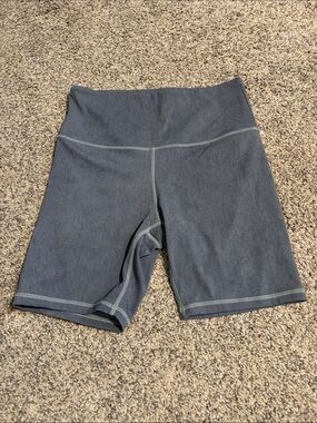 Zyia Shorts Size Medium